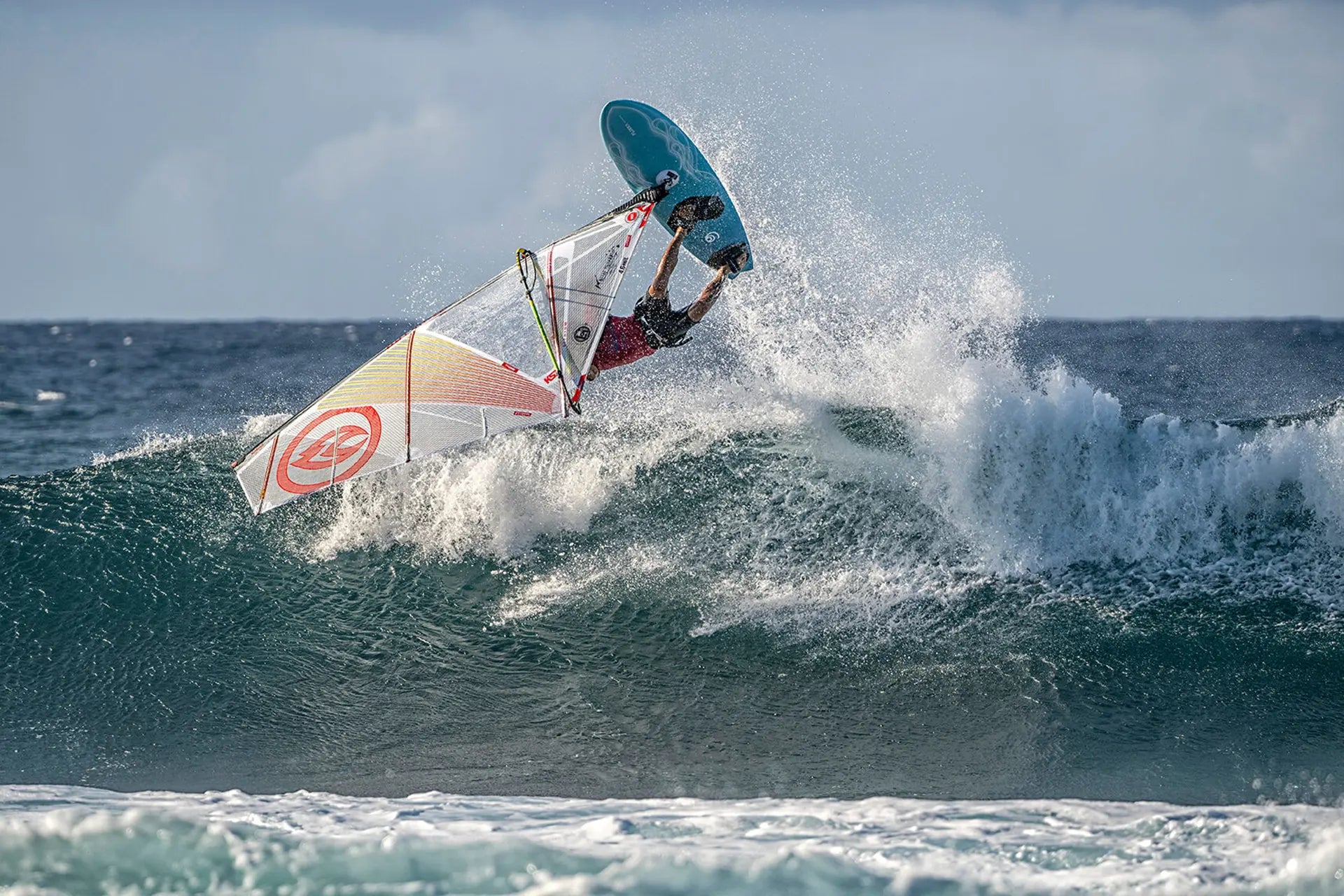 HOT SAILS MAUI - WINDSURFING GEAR BUILT TO HANDLE HOT SAILS MAUI - WINDSURFING GEAR BUILT TO HANDLE